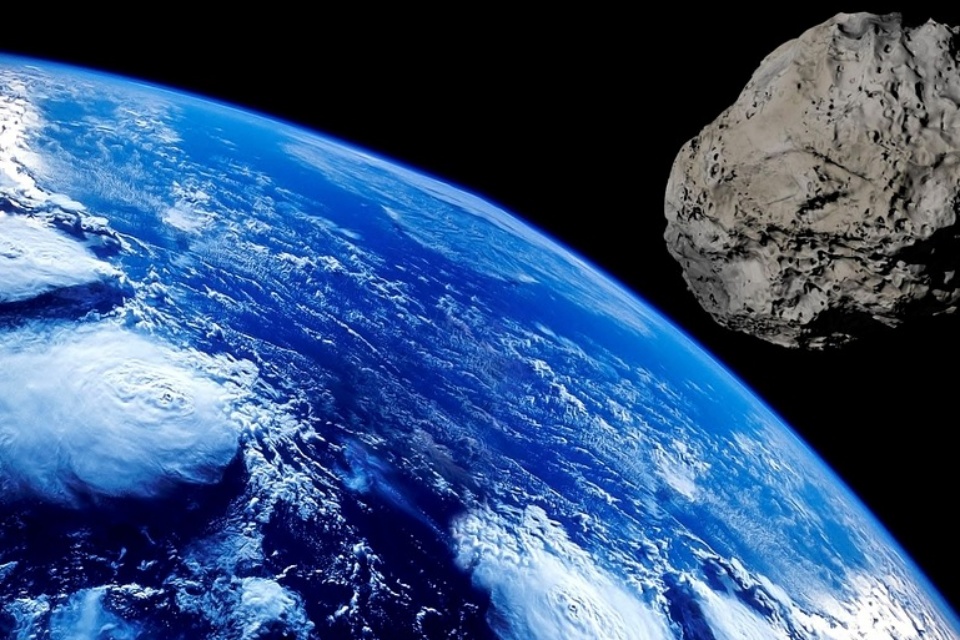 Asteroide do tamanho de um carro passa perto da Terra nesta terça