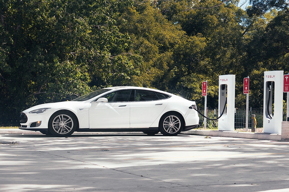 Elon Musk oferece tecnologia da Tesla aos concorrentes alemães