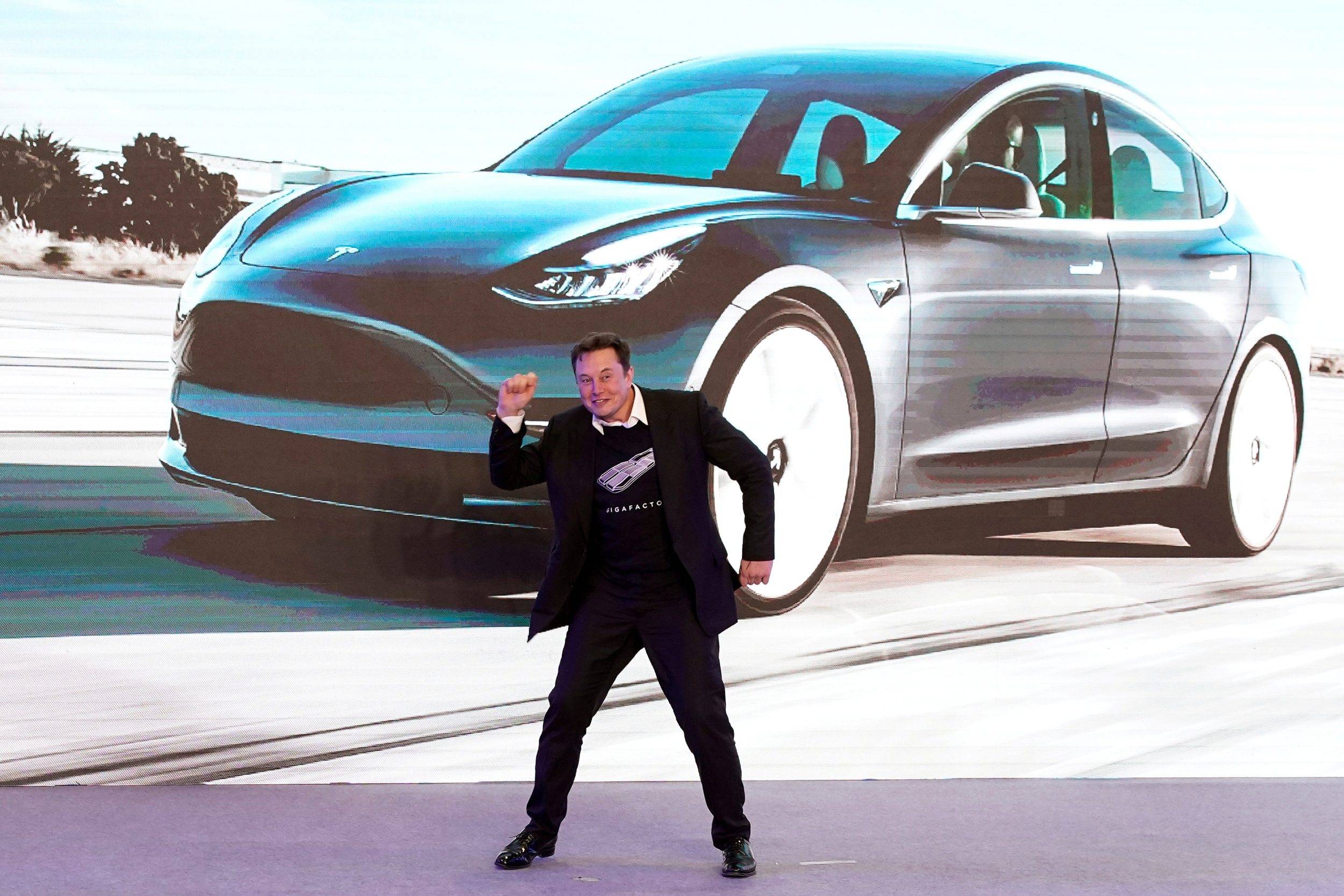 Chave do carro no pulso? Tesla trabalha em smartwatch próprio