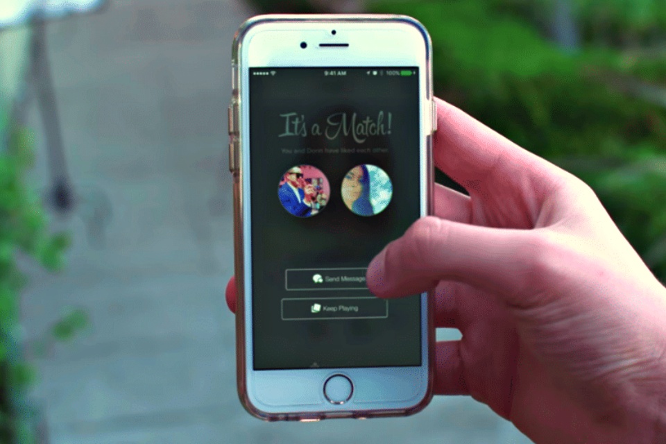 Tinder Plus cobra mais caro de homens mais velhos