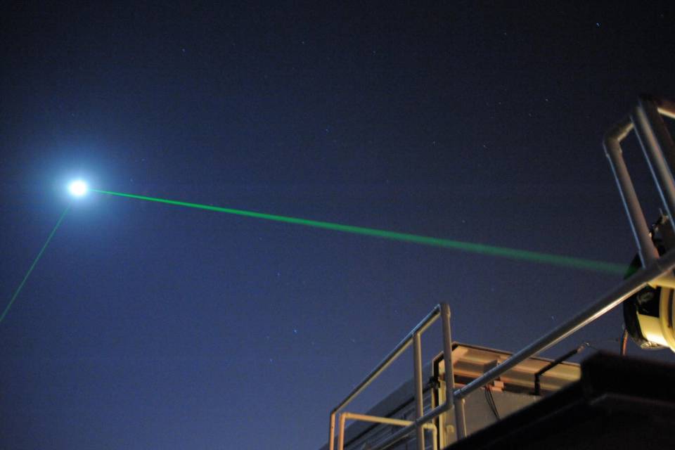 Cientistas conseguem ricochetear lasers enviados a nave perto da Lua