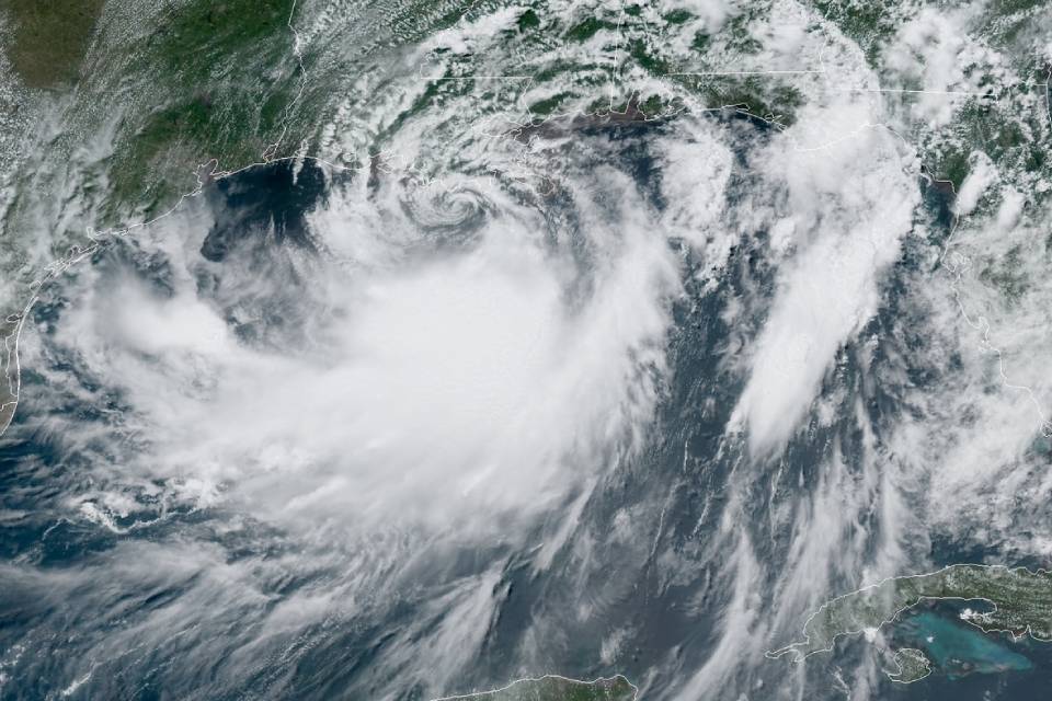 Golfo do México pode enfrentar 2 furacões nos próximos dias