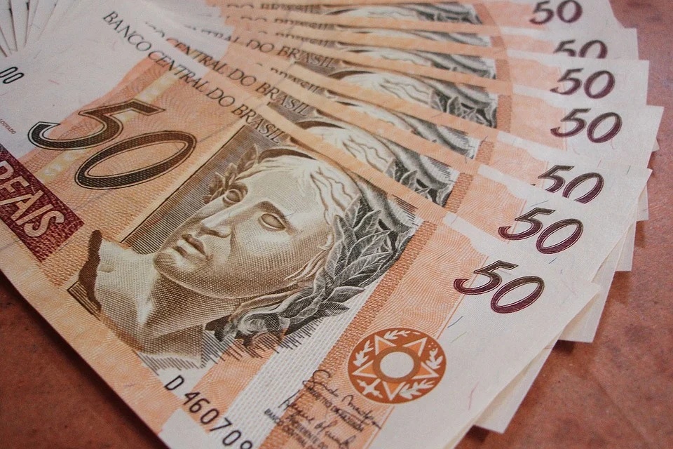 Covid-19: 78% dos brasileiros deixaram de usar dinheiro vivo