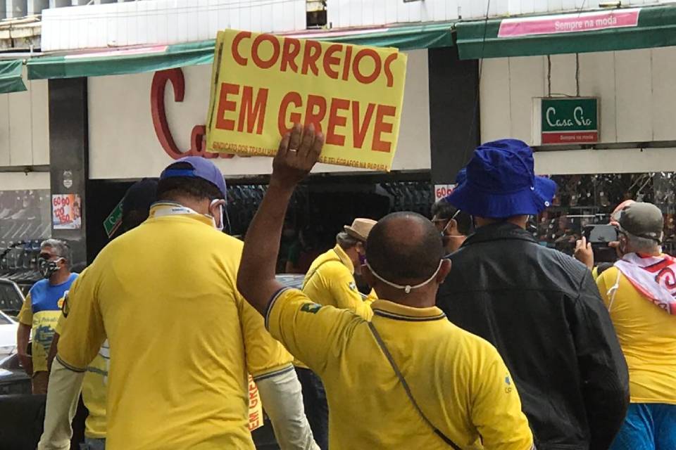Funcionários dos Correios decidem manter greve iniciada no dia 17