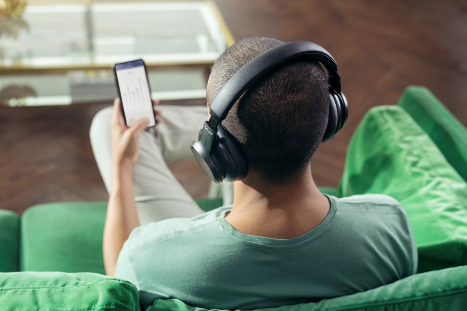 Imagem de: Philips apresenta novos fones com cancelamento de ruído ativo