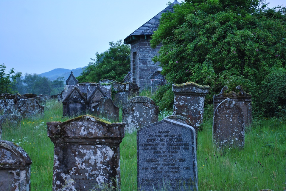 Por que tantas pessoas eram enterradas de bruços na Idade Média?