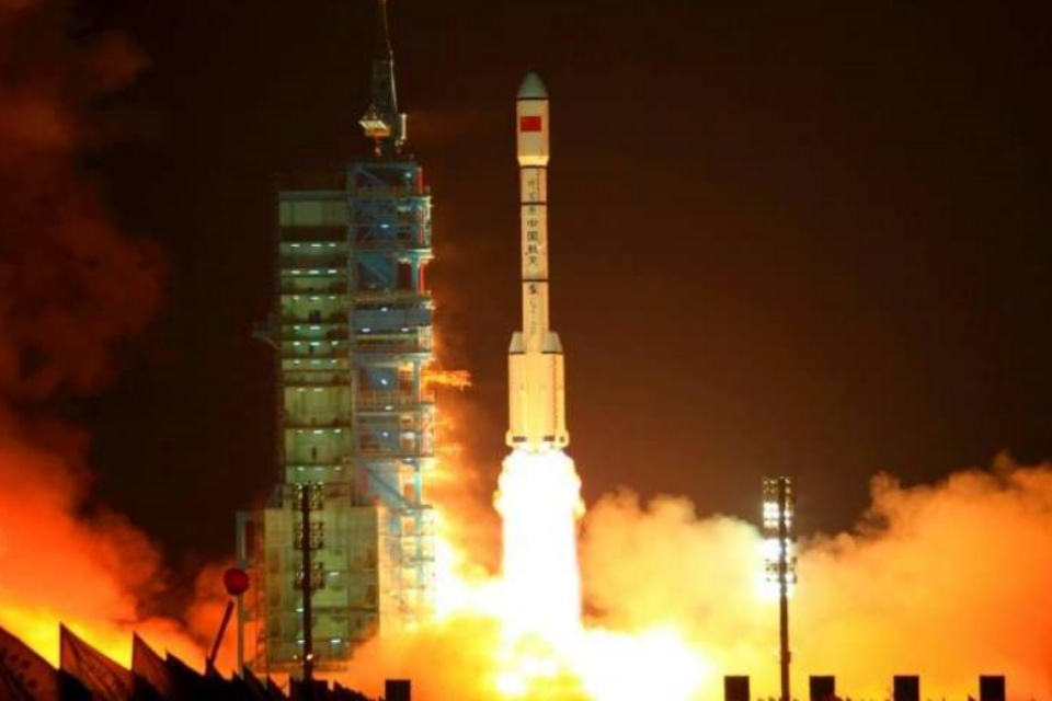 China lança missão misteriosa com espaçonave reutilizável