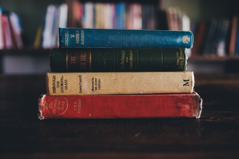 Vírus sobrevivem no máximo 3 dias dentro dos livros ou nas capas
