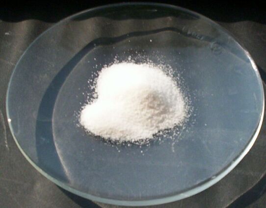 Parece apenas um pó branco, mas é um dos piores venenos do mundo: o trióxido de arsênio (Fonte: Wikimedia Commons)