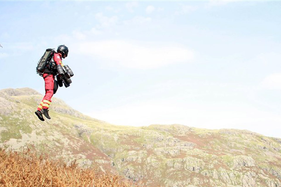 Imagem de: Paramédicos testam jetpack para resgates em locais remotos [Vídeo]