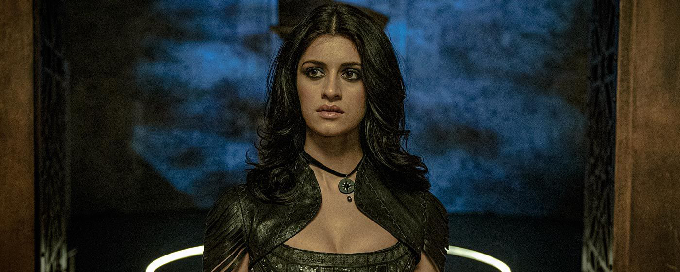 Imagem de: The Witcher: Yennefer aparece presa em fotos da 2ª temporada