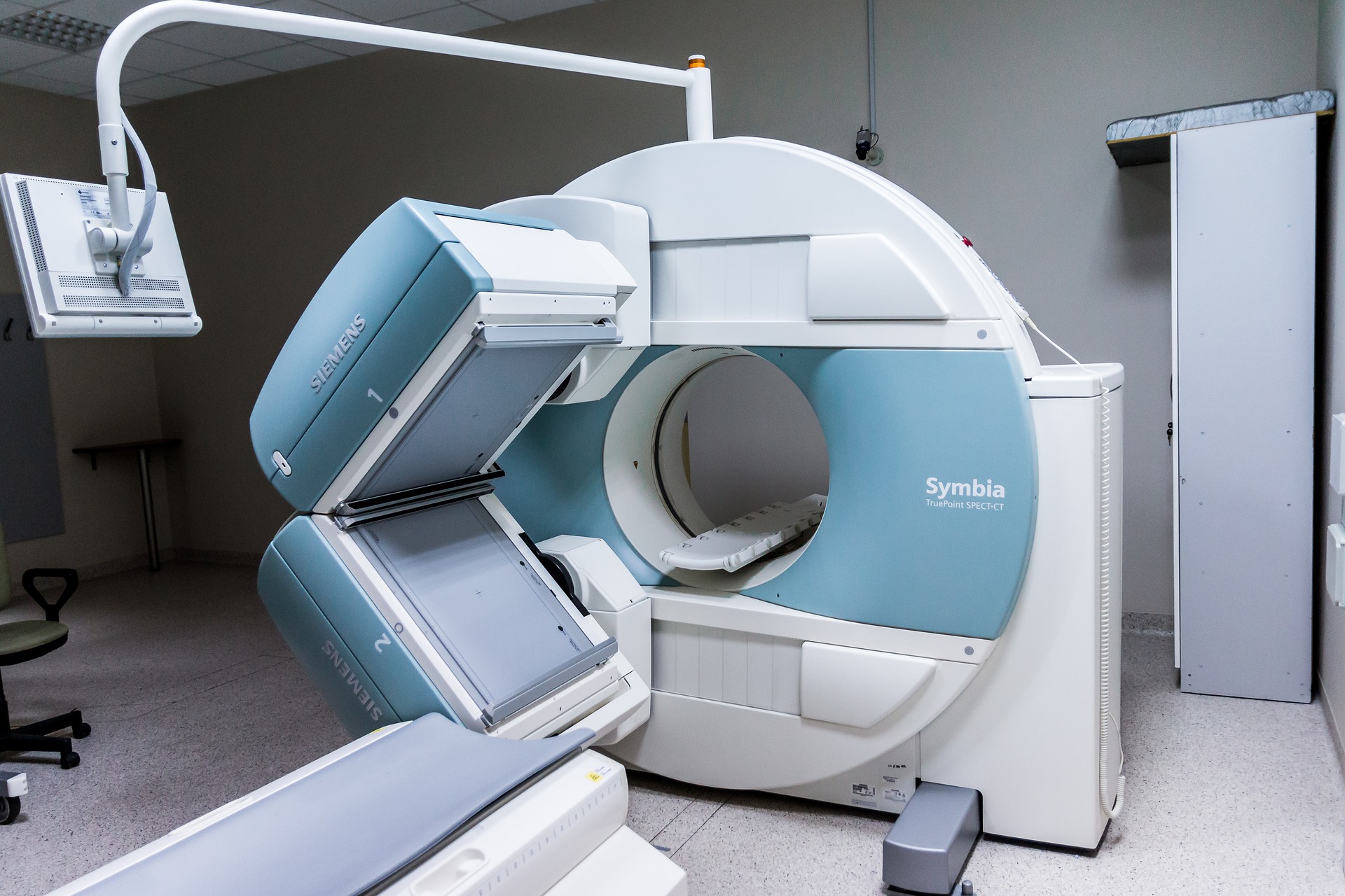 Aparelhos de ressonância são fontes artificiais de campos magnéticos bem mais potentes que muitos por aí.