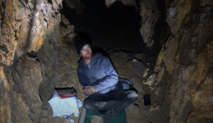 Brent já passou noites inteiras nas minas abandonadas.