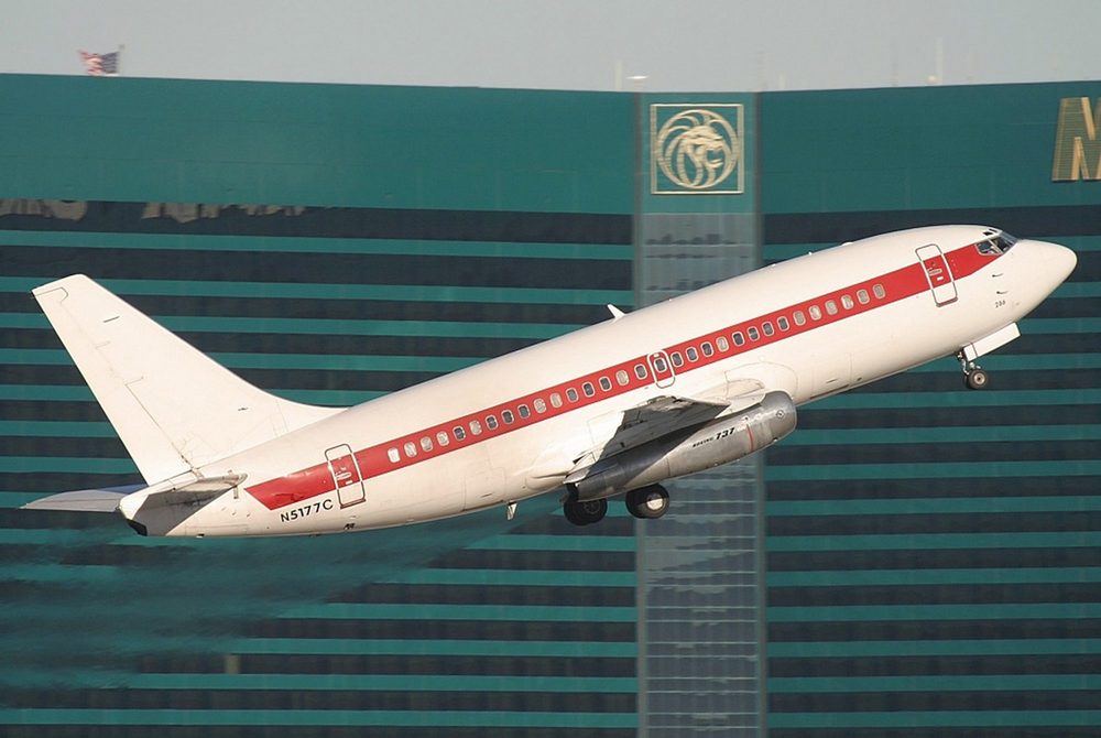 Se você vir um Boing 737 sem nome, pode apostar que é da Janet Airlines.