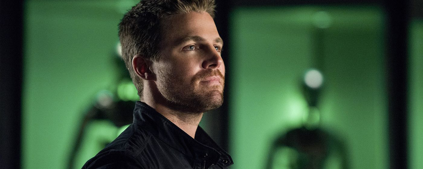 Imagem de: Stephen Amell lesiona as costas durante gravações da série Heels