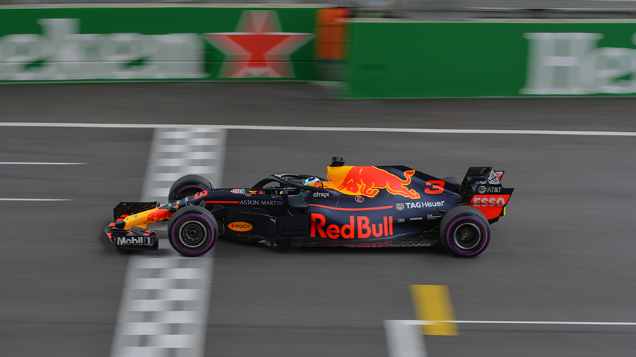 O energético Red Bull patrocina diversos esportes em todo mundo para reforçar a imagem de desempenho (Fonte: Emperornie/Reprodução)