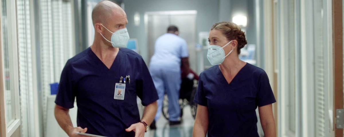 Imagem de: Grey’s Anatomy 17ª temporada: estreia tem retorno inesperado (RECAP)