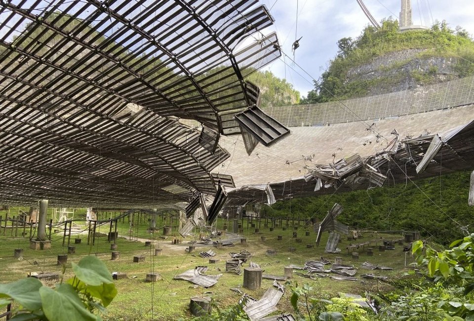 Gigantesco radiotelescópio de Arecibo será fechado e demolido