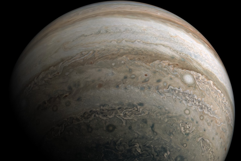 Sobrevoe Júpiter em um vídeo incrível da missão Juno da NASA
