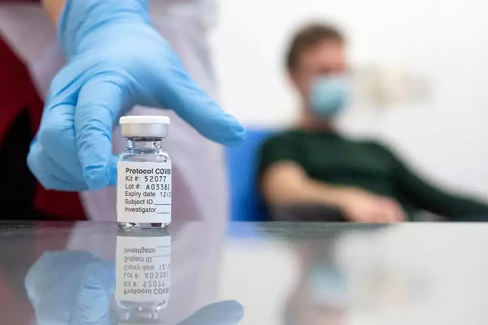AstraZeneca: erro nos testes gera desconfiança na vacina