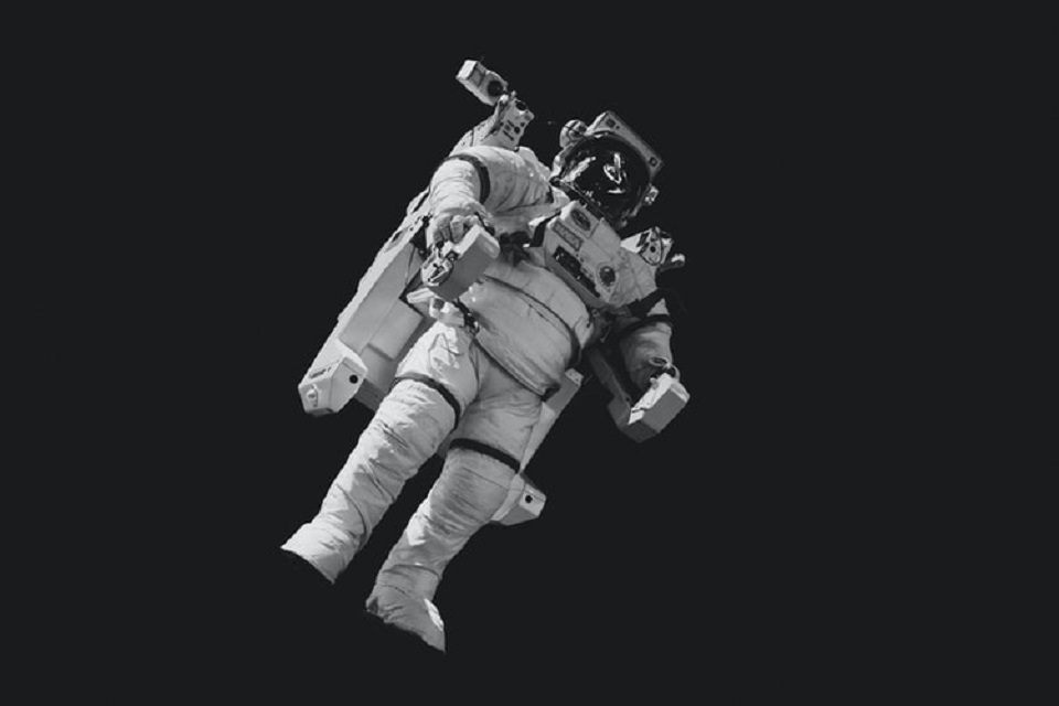 Viagem para a lua: astronauta revela ter alergia à poeira lunar