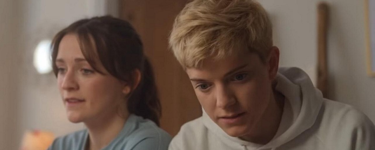 Imagem de: Feel Good: série é renovada para 2ª e última temporada na Netflix