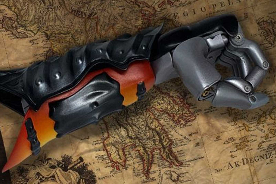 Empresa produz próteses biônicas inspiradas em Assassins's Creed