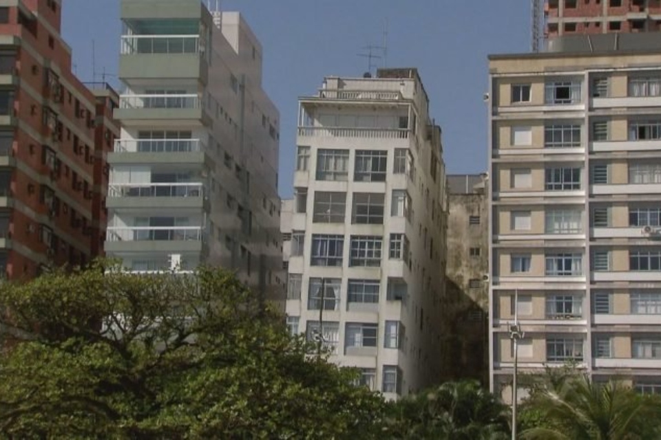 O curioso caso dos prédios tortos de Santos