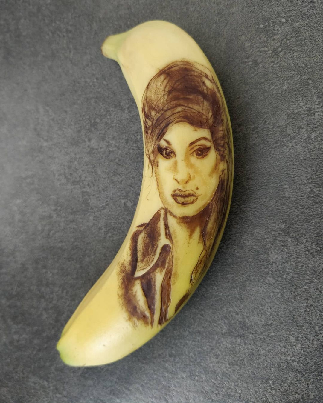 E tem retratos de artistas famosos também! (Fonte: @banana_bruiser/Instagram)