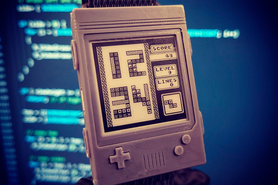 Watchy customizado com interface e case inspirados no Nintendo Game Boy