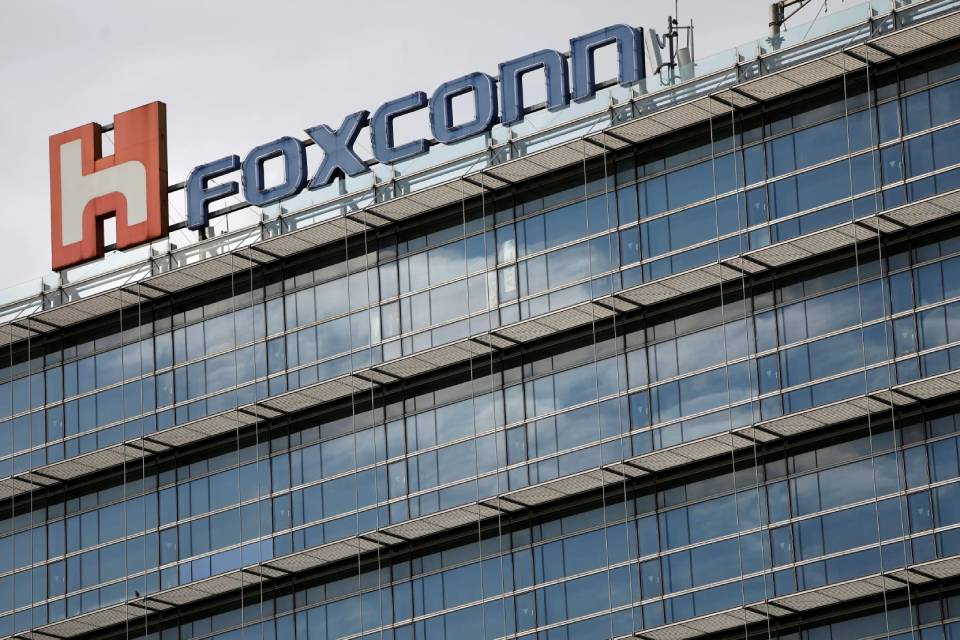 Foxconn entra no mercado de carros elétricos em parceria com montadora