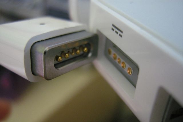 apple power supply for macbook pro converts