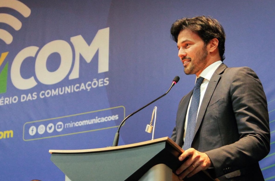 Ministro promete rádio FM em todos os celulares feitos no Brasil
