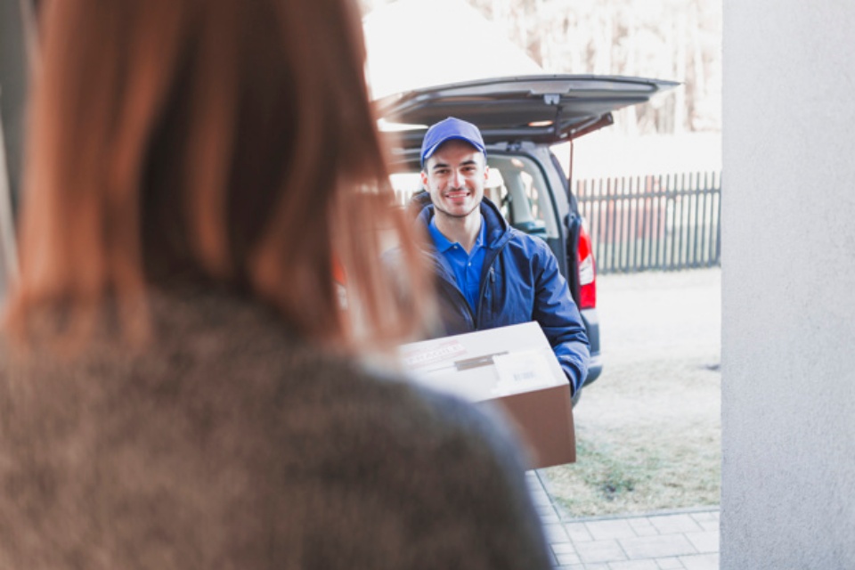 Amazon recebe multa milionária por reter gorjetas de motoristas