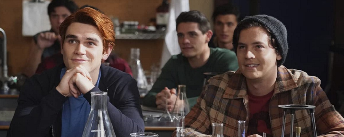 Imagem de: Riverdale 5x3: muitas emoções tomam a formatura de Riverdale High (Recap)
