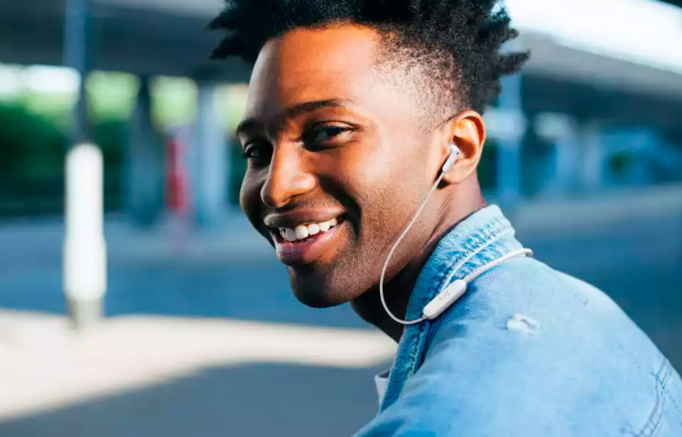 JBL Tune chega ao Brasil por R$ 229 e 16 horas de bateria