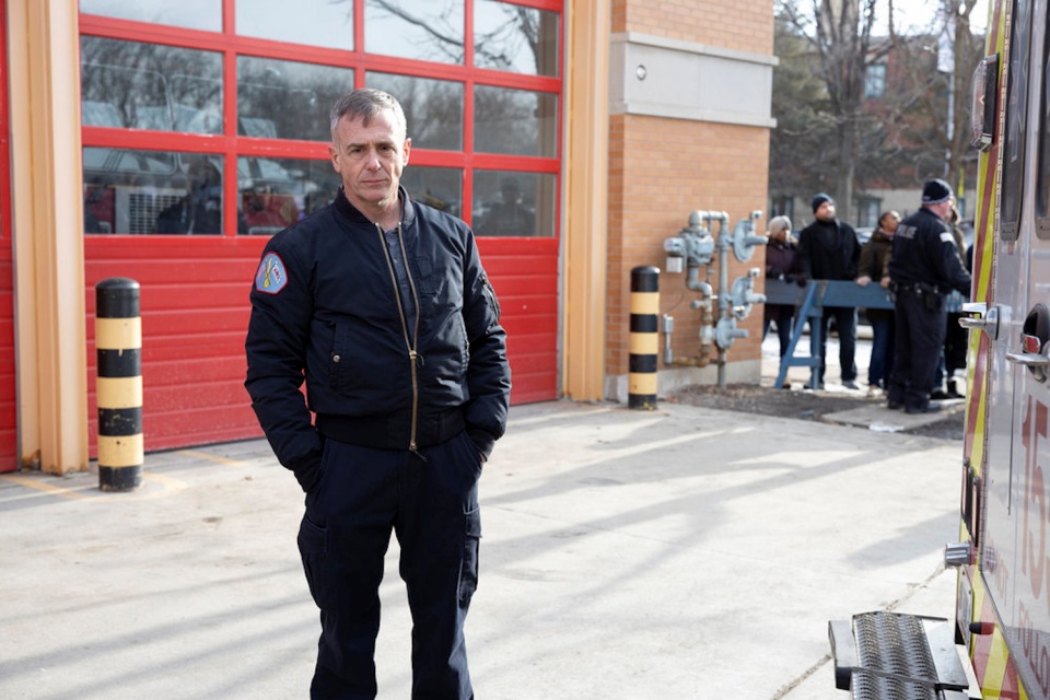 Chicago Fire 9x5: Cruz e Hermann ficam presos em elevador (Recap)