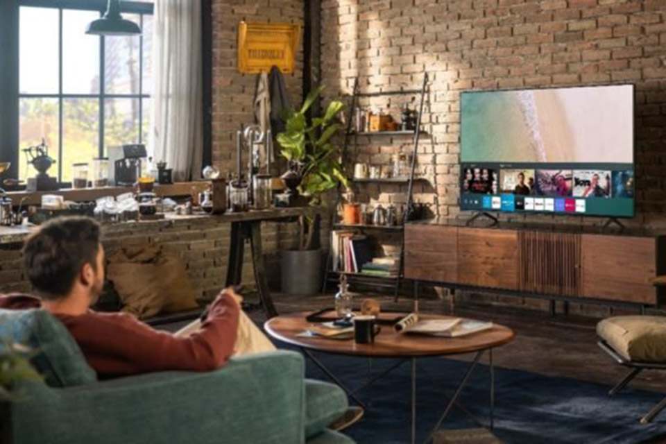 Samsung mantém produção de LCD e lança TV QD-LED em 2022