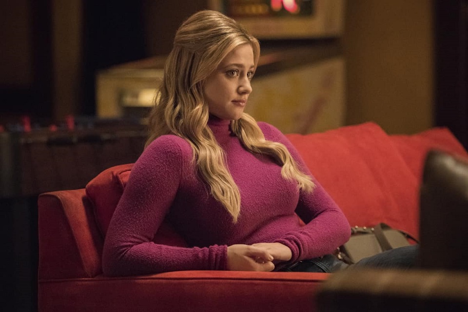 Riverdale 5x5: Betty e Archie se reúnem em momento picante (Recap)