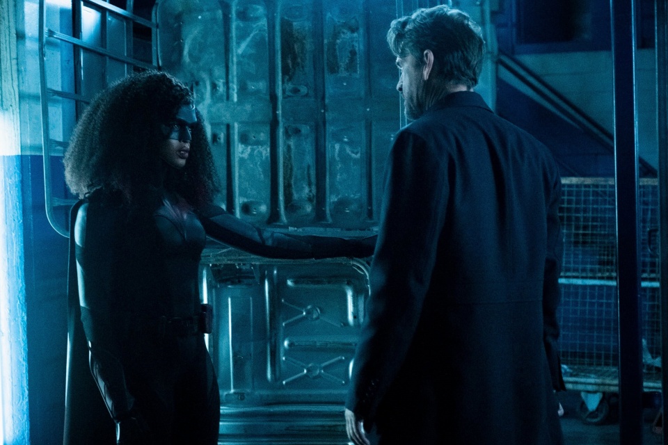 Batwoman 2x5: Ryan busca um quadro com um mapa escondido (Recap)