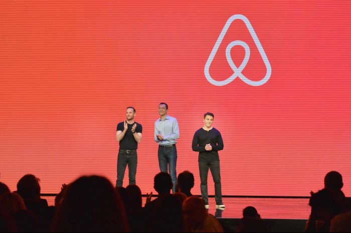 Da esquerda para a direita: Joe Gebbia, Nathan Blecharczyk e Brian Chesky. (Fonte: Airbnb/Reprodução)