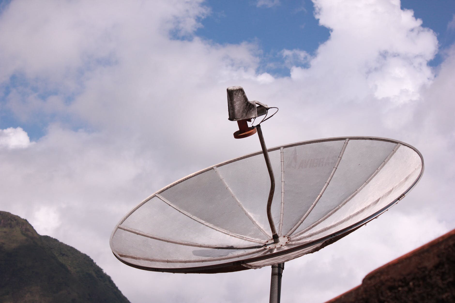 Parabólicas vão parar de funcionar com a chegada do 5G; entenda