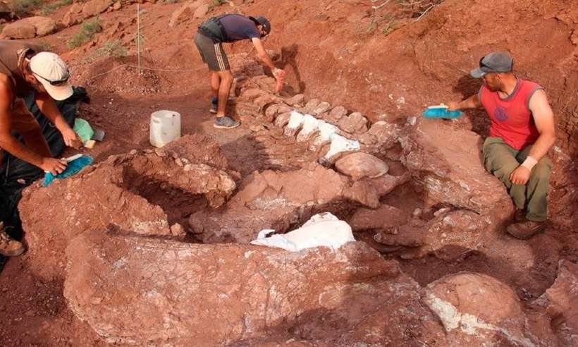 Cientistas encontram titanossauro mais antigo do mundo na Argentina -  TecMundo