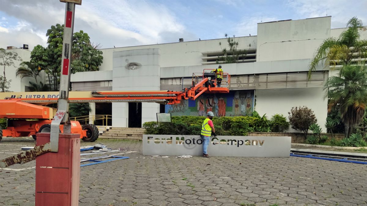 Fábrica da Ford começa a ser demolida em São Bernardo do Campo