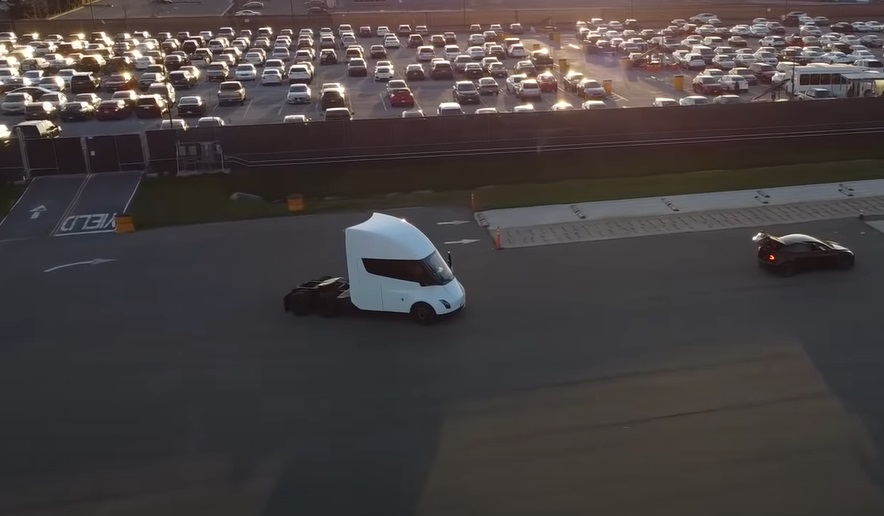 Tesla Semi: caminhão autônomo é flagrado durante teste [vídeo]
