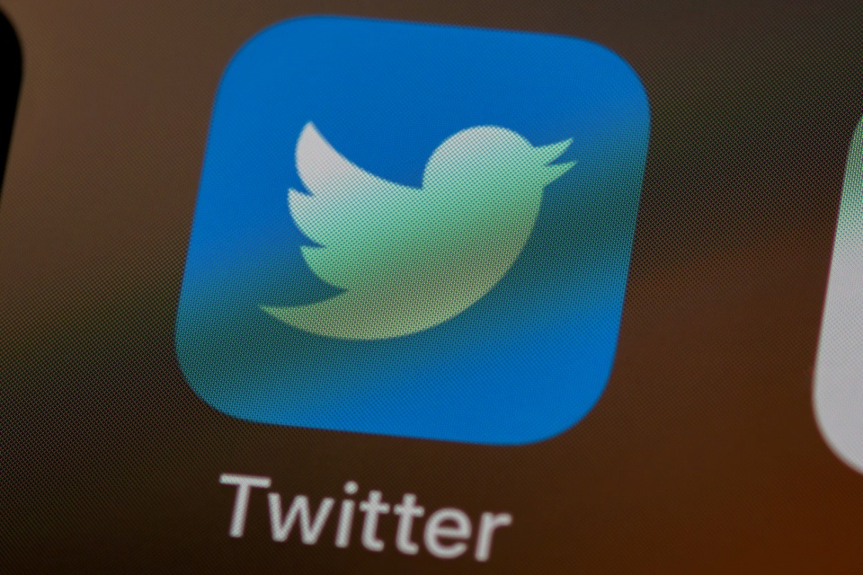 Rússia dificulta acesso ao Twitter e ameaça bloquear rede social