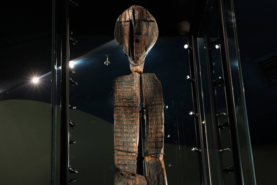 Escultura de madeira é 2 vezes mais velha que as pirâmides do Egito