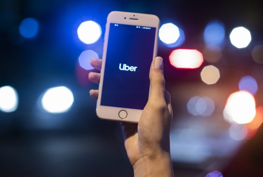 Uber vai indenizar passageira cega que teve corridas recusadas