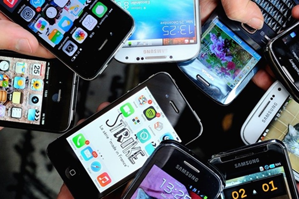 Vendas de smartphones devem crescer 12% em 2021
