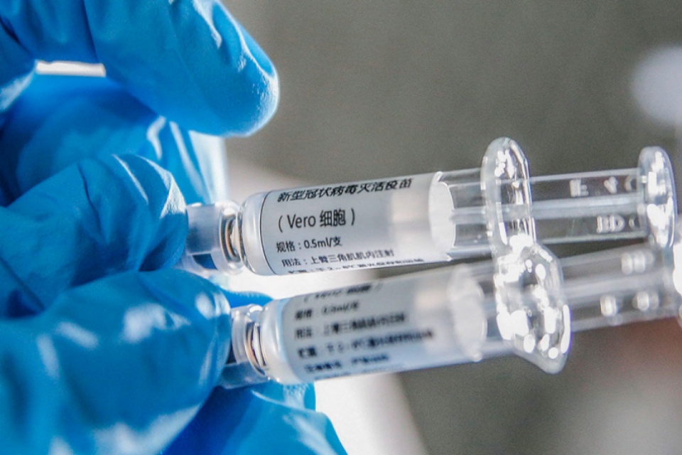 Autoridade chinesa contesta eficácia de vacinas feitas no país